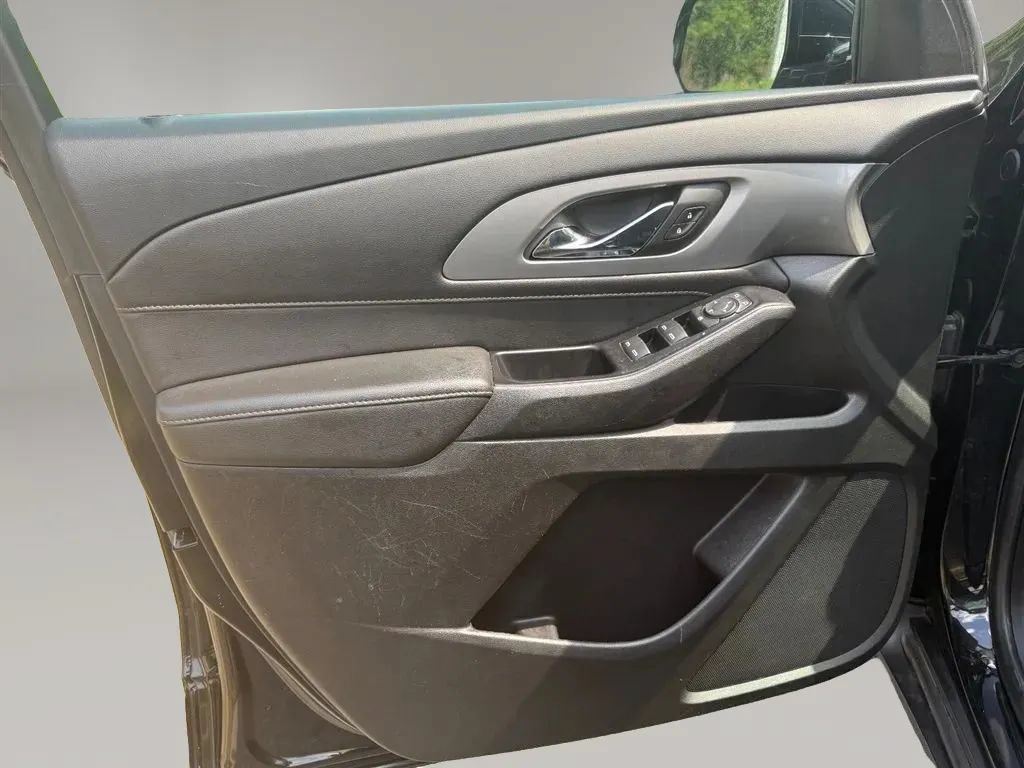Used 2020 Chevrolet Traverse LS AWD/4WD image 30