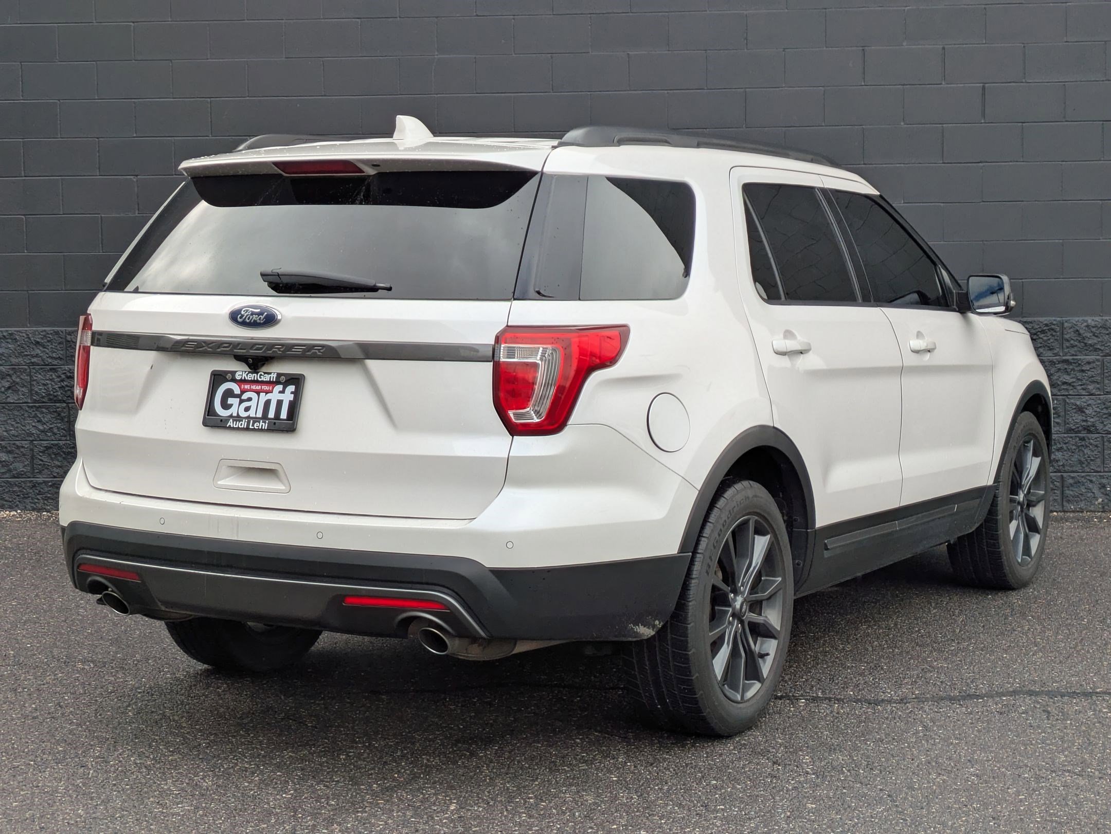 Used 2017 Ford Explorer XLT w/ Equipment Group 202A image 5