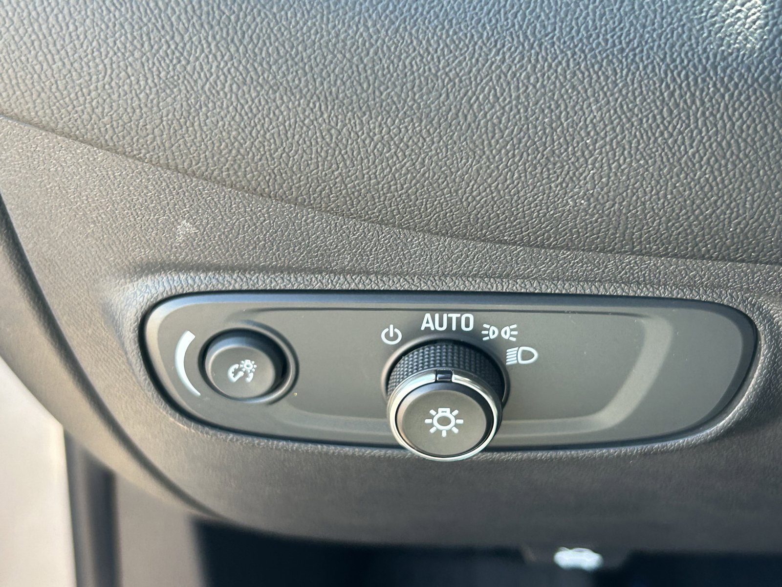 Used 2023 Chevrolet Equinox RS w/ LPO, Floor Liner Package FWD image 15