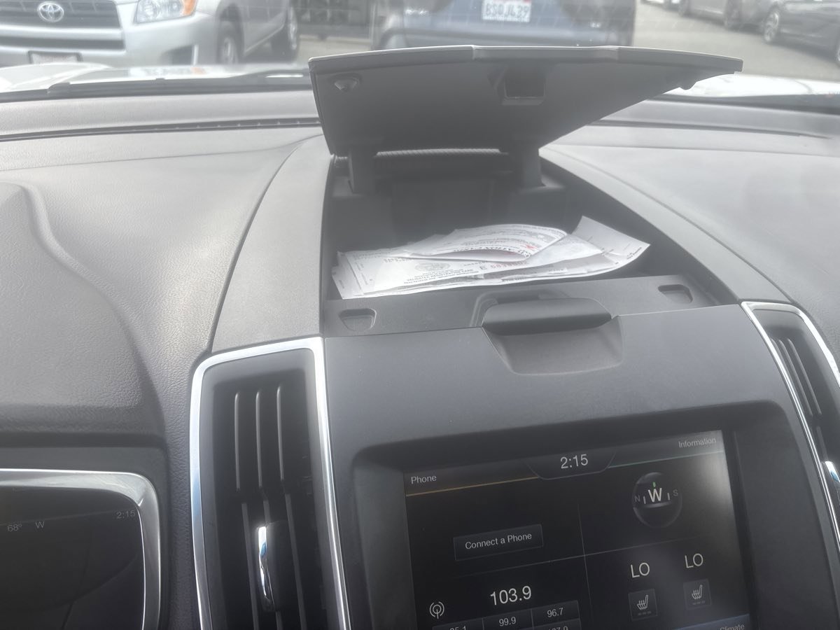 Used 2015 Ford Edge Titanium image 18