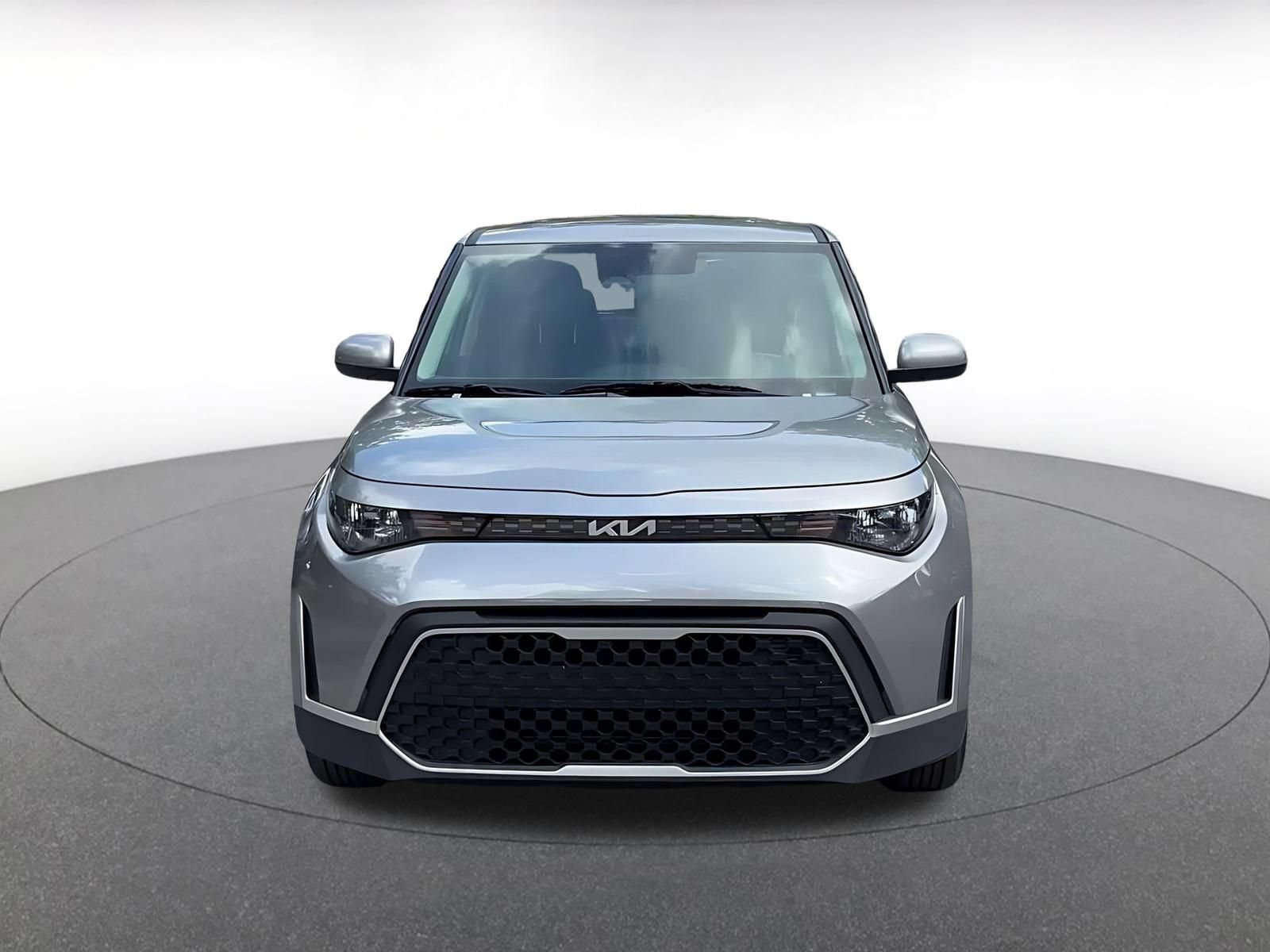 Used 2025 Kia Soul LX w/ LX Technology Package FWD image 4