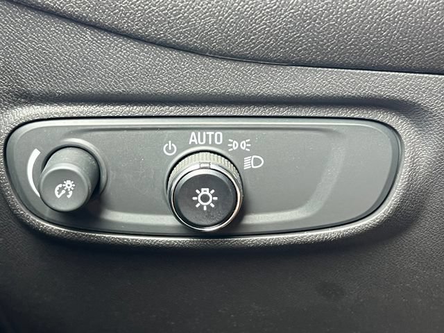Used 2023 Chevrolet Equinox LT w/ Driver Convenience Package AWD/4WD image 18