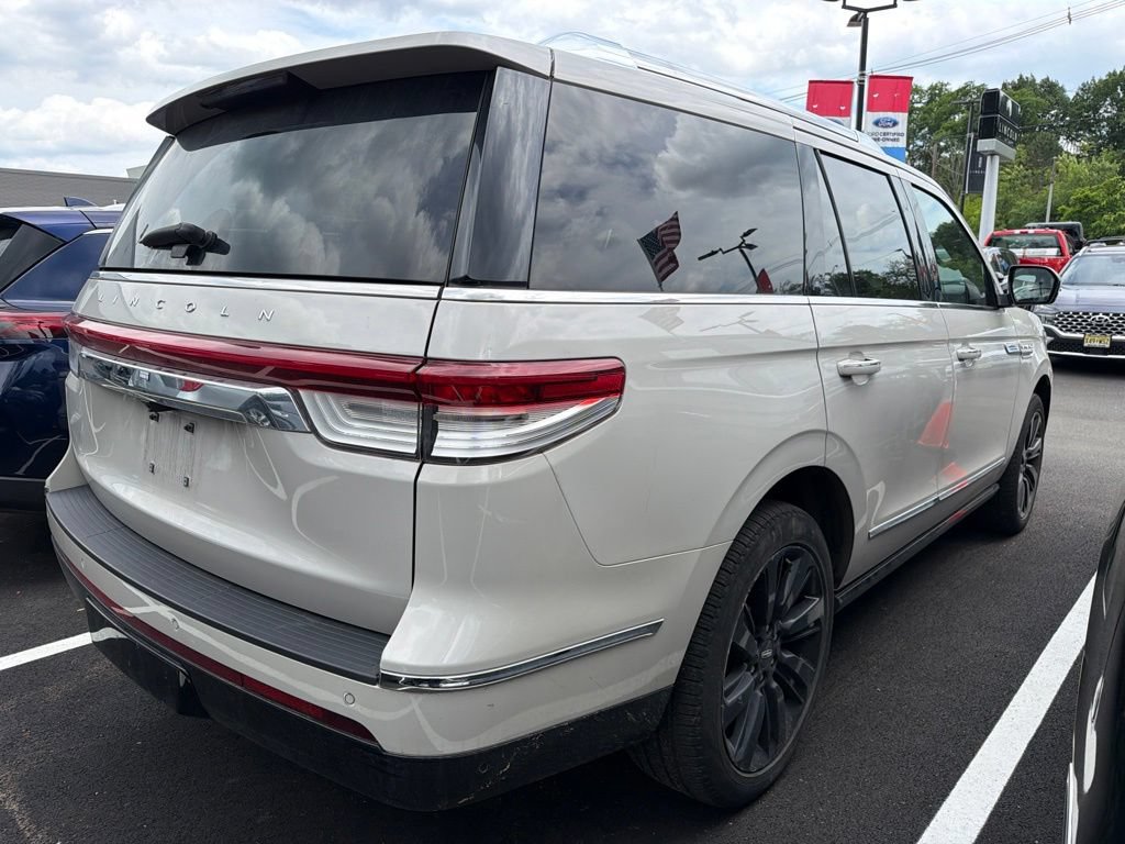 Certified 2022 Lincoln Navigator Reserve w/ Monochromatic Package AWD/4WD image 4