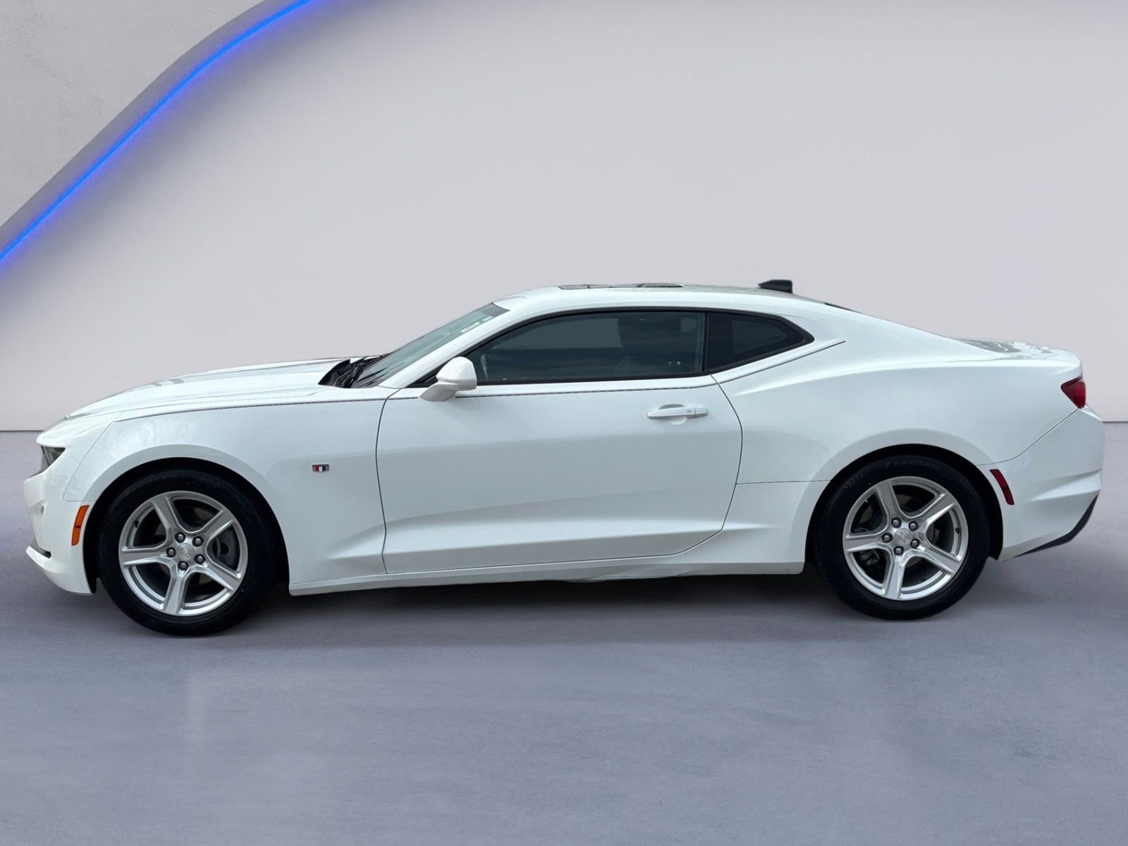 Used 2023 Chevrolet Camaro LT RWD image 7