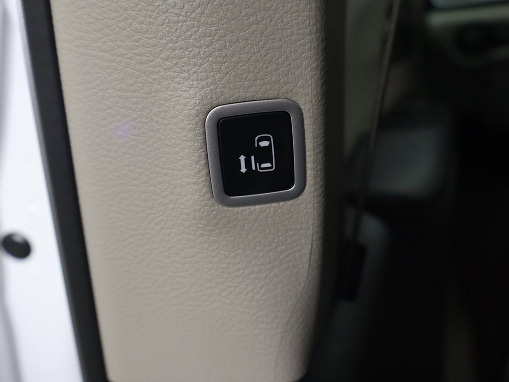 Used 2024 Chrysler Pacifica Touring-L image 47