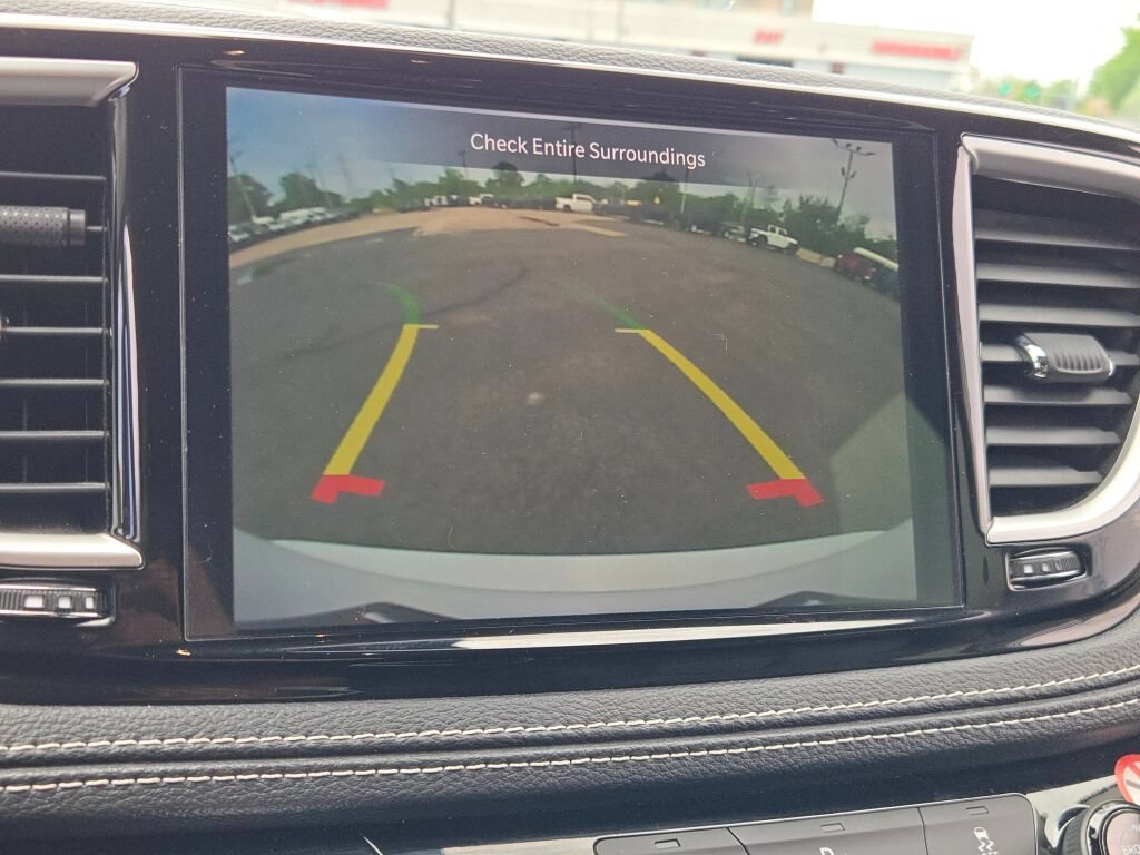 Used 2024 Chrysler Pacifica Limited FWD image 29