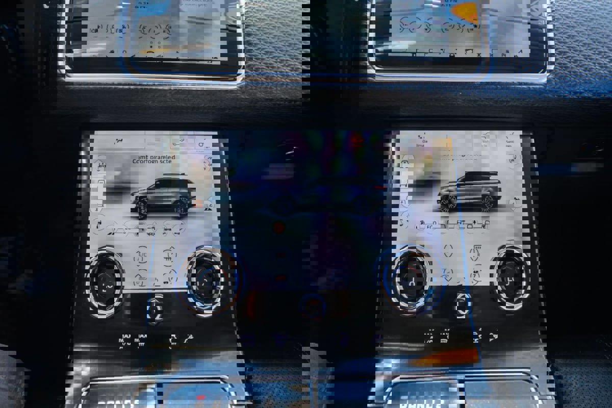 Used 2019 Land Rover Range Rover Velar S image 35