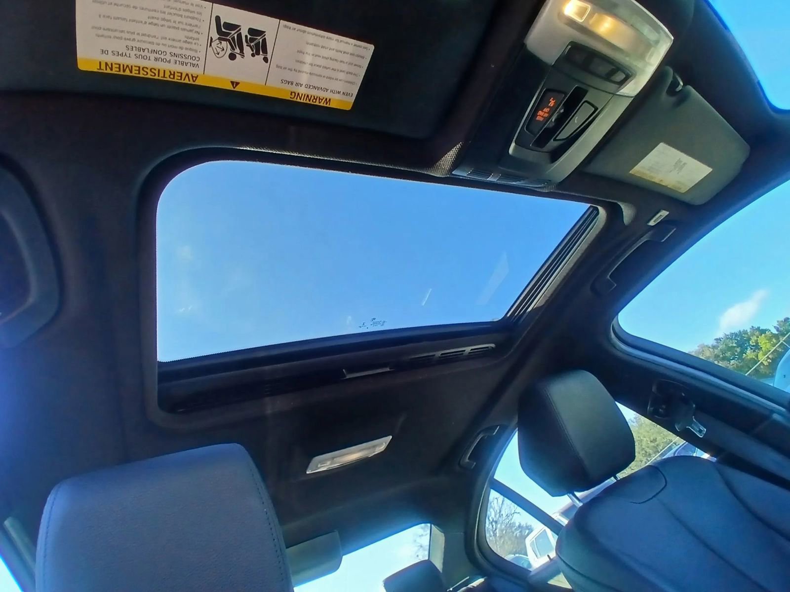 Used 2017 BMW 330i Sedan w/ Driver Assistance Package image 19