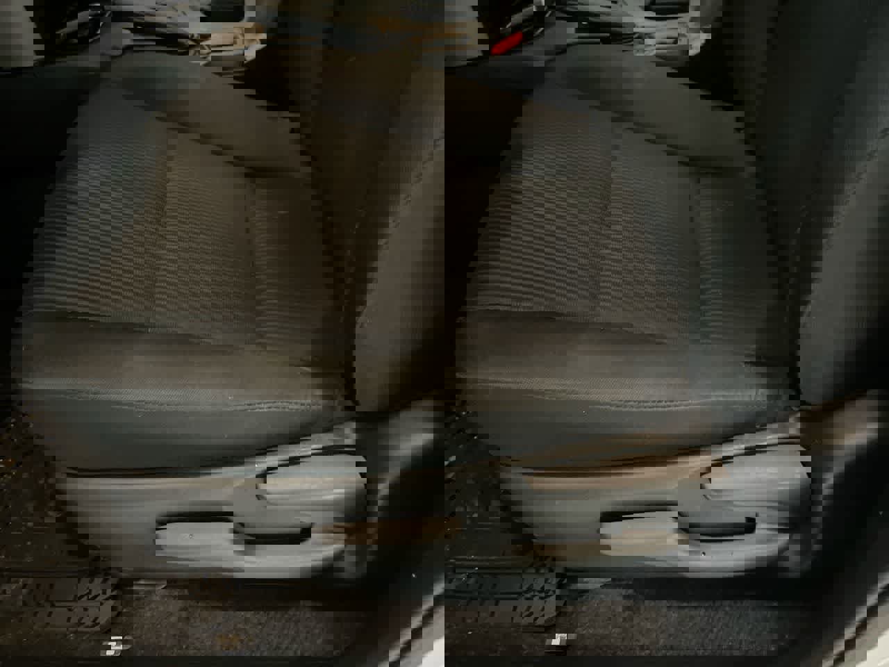 Used 2018 Toyota RAV4 LE image 12