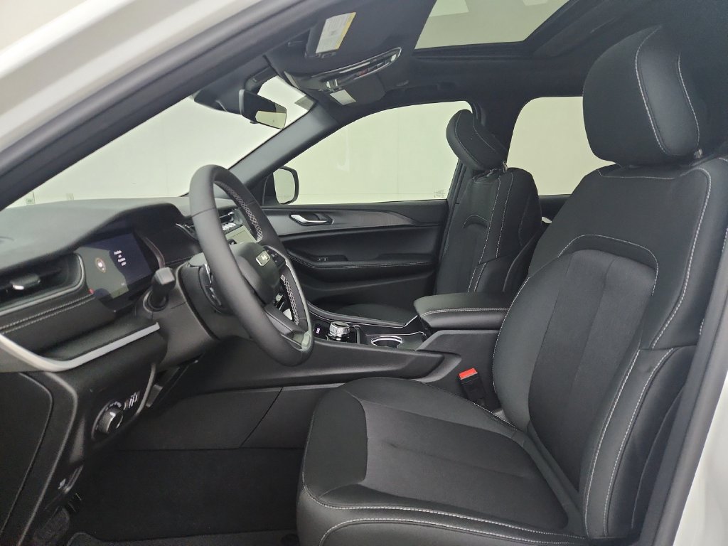 New 2026 Jeep Grand Cherokee Laredo X AWD/4WD image 18