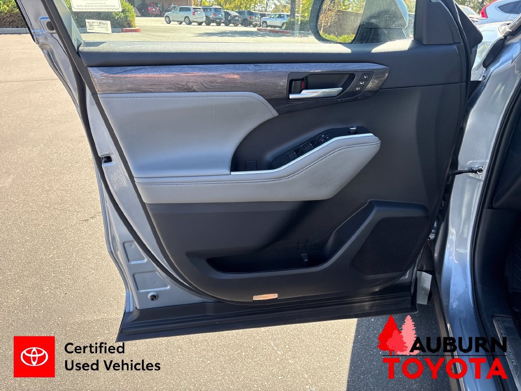 Used 2022 Toyota Highlander Platinum AWD/4WD image 10