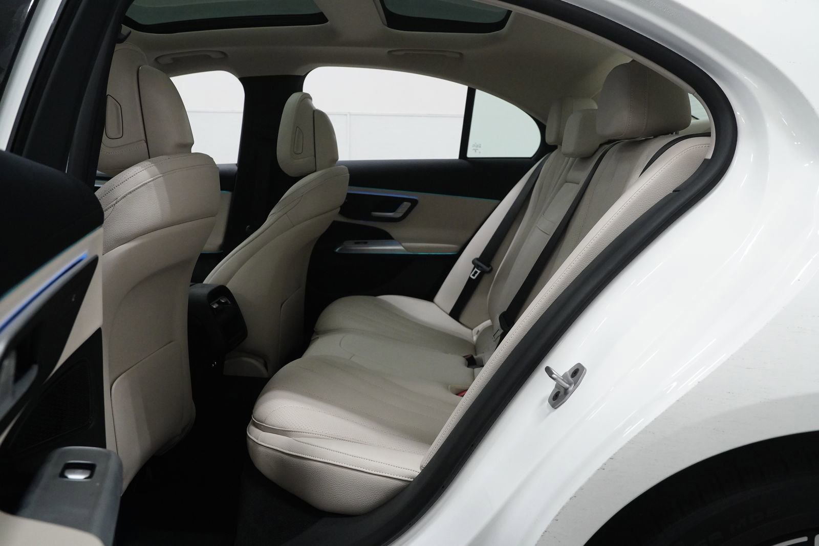 New 2026 Mercedes-Benz E 350 4MATIC Sedan image 17