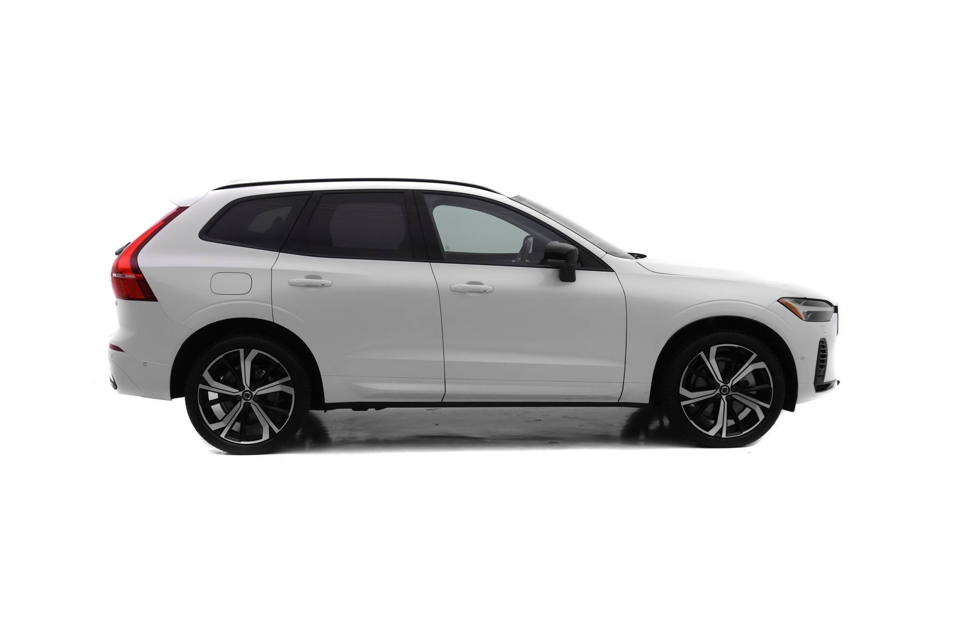 Certified 2025 Volvo XC60 T8 Ultra w/ Protection Package Premier image 4