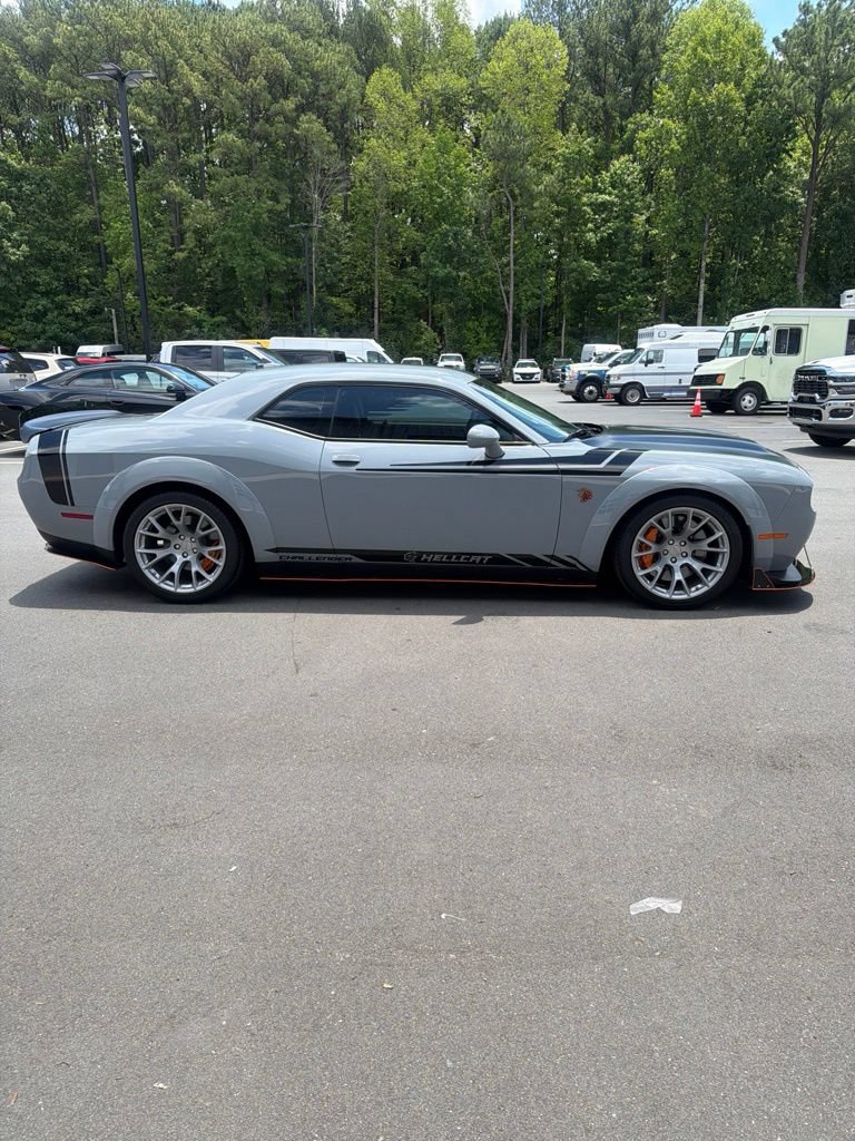 Used 2022 Dodge Challenger SRT Hellcat RWD image 2