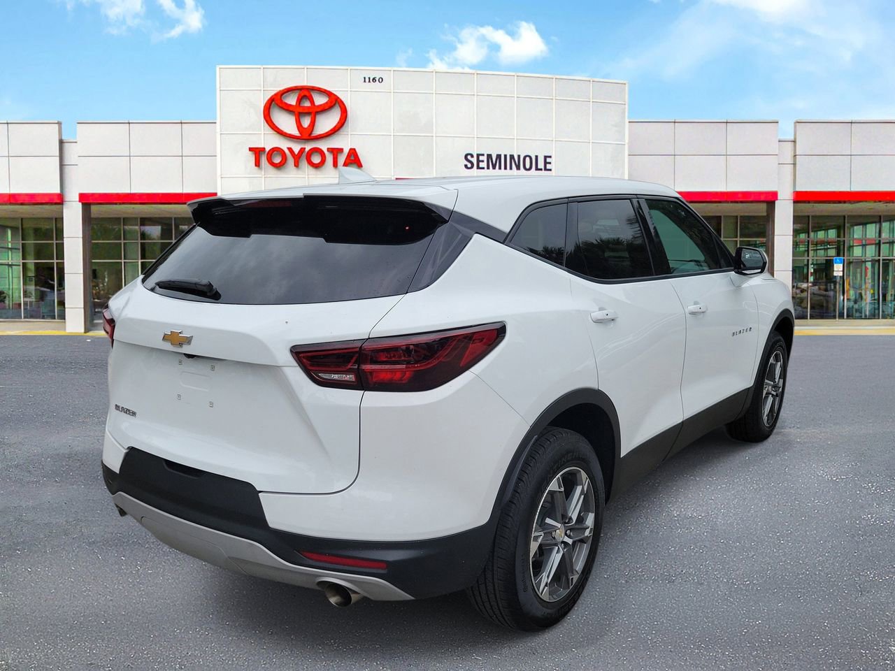 Used 2025 Chevrolet Blazer LT FWD image 3