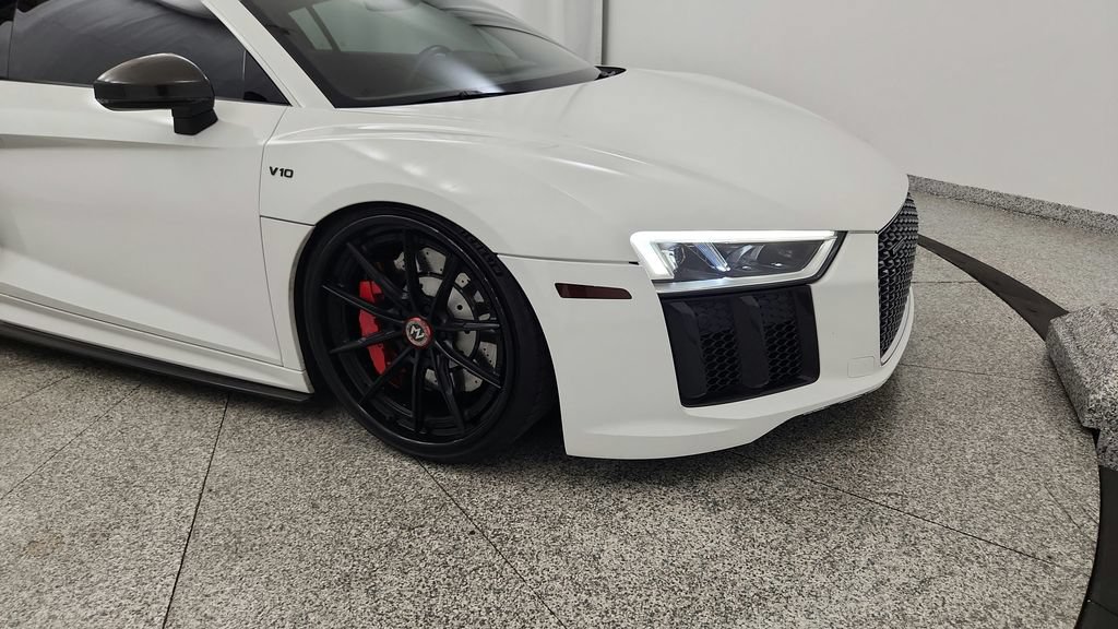 Used 2017 Audi R8 V10 w/ Carbon Exterior Package AWD/4WD image 29