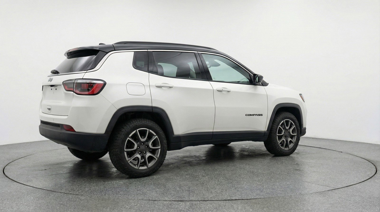 Used 2025 Jeep Compass Trailhawk AWD/4WD image 9