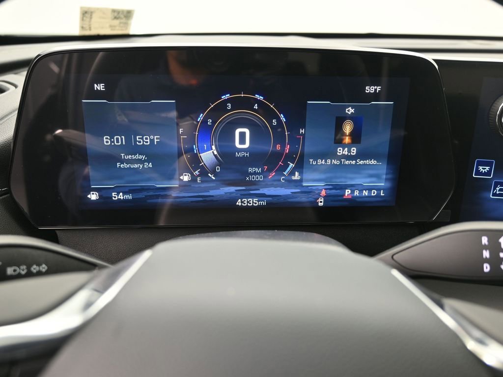 Used 2025 Chevrolet Traverse LT image 11