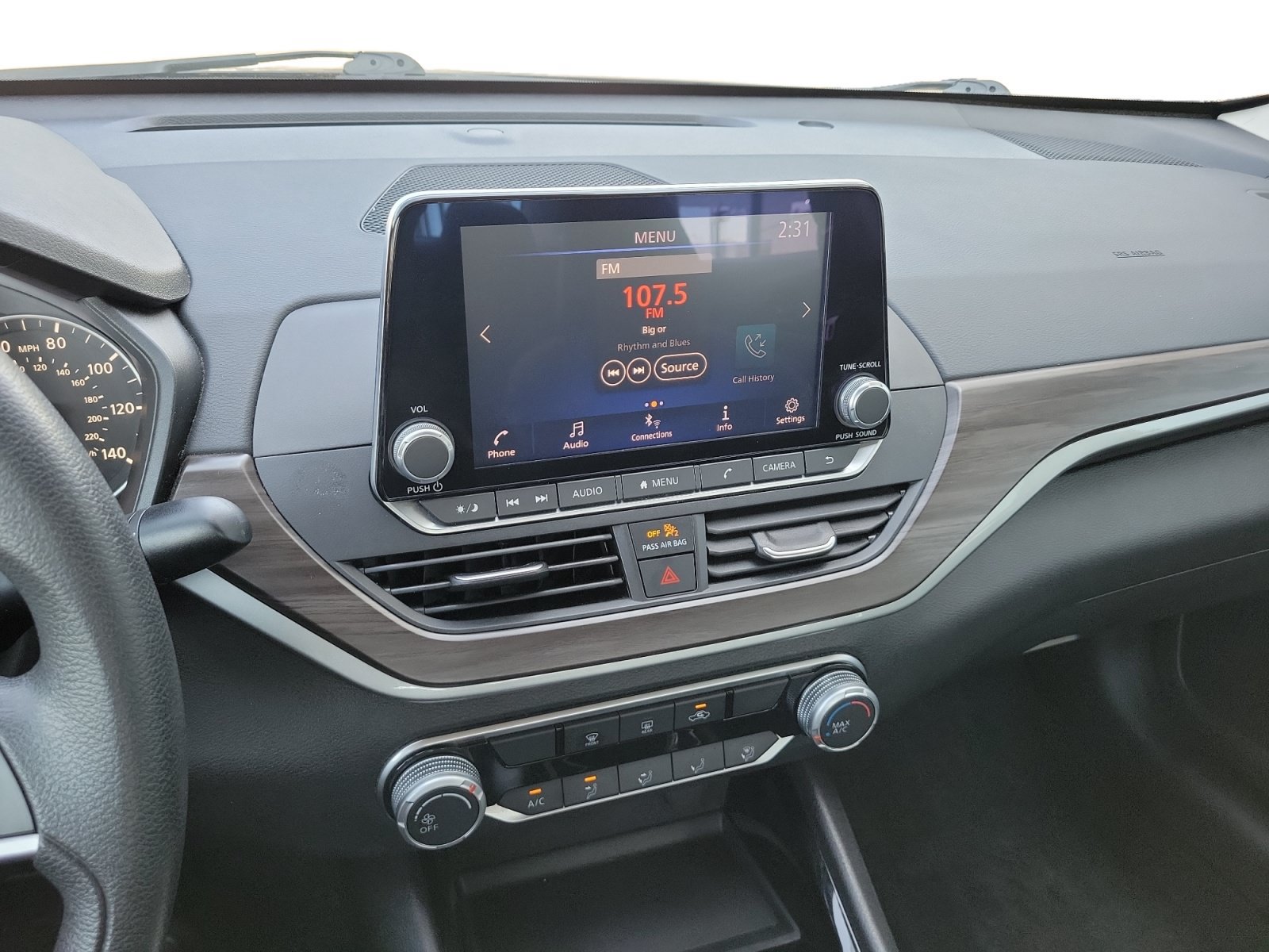 Used 2024 Nissan Altima 2.5 SV FWD image 14