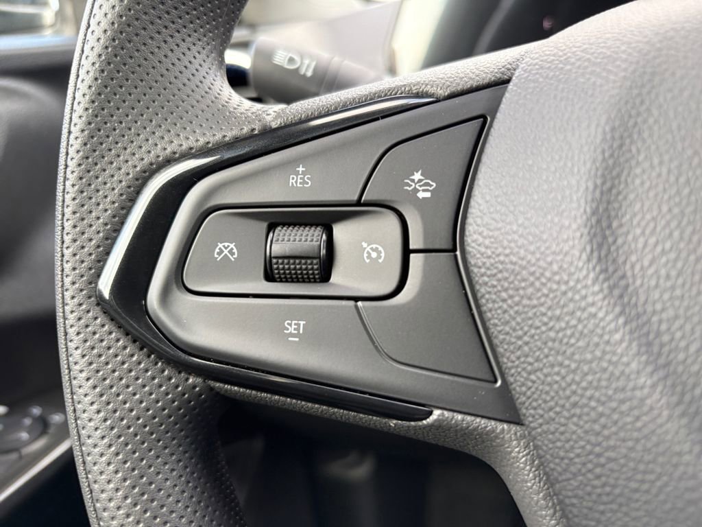 Used 2025 Chevrolet Trax LT w/ LT Convenience Package FWD image 14
