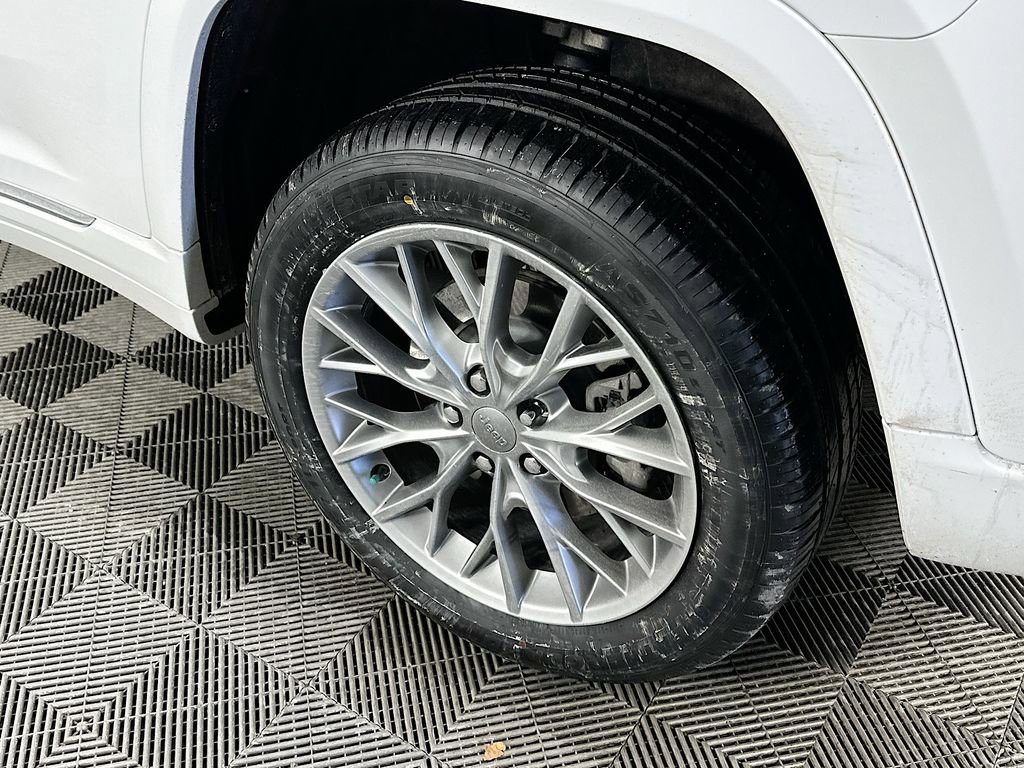 Used 2022 Jeep Grand Cherokee Summit w/ Luxury Tech Group V image 39