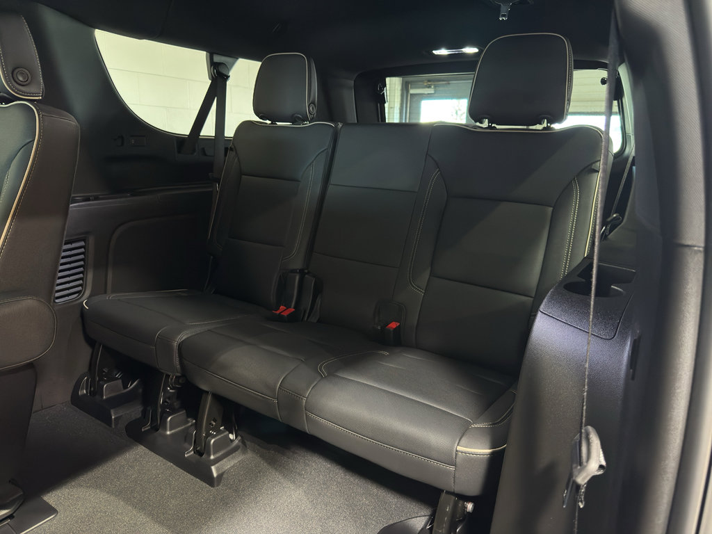 Used 2025 GMC Yukon XL Elevation w/ LPO, Elevation Black Package image 12