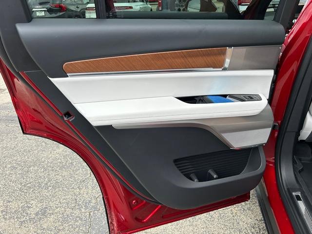 New 2026 Cadillac Vistiq Sport w/ LPO, Floor Liner Package image 11