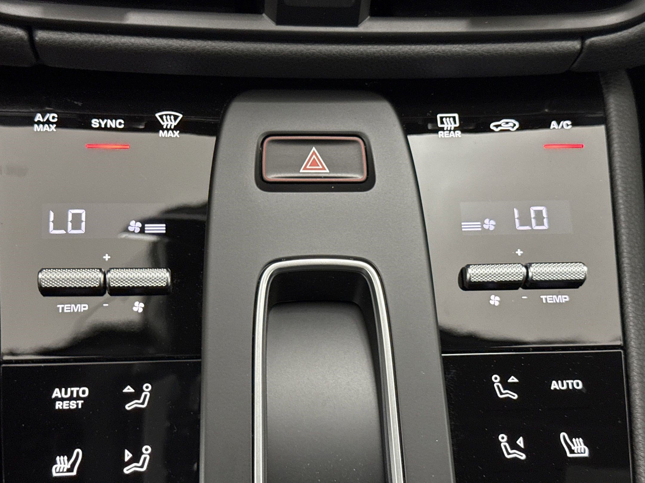 Used 2025 Porsche Macan AWD/4WD image 26