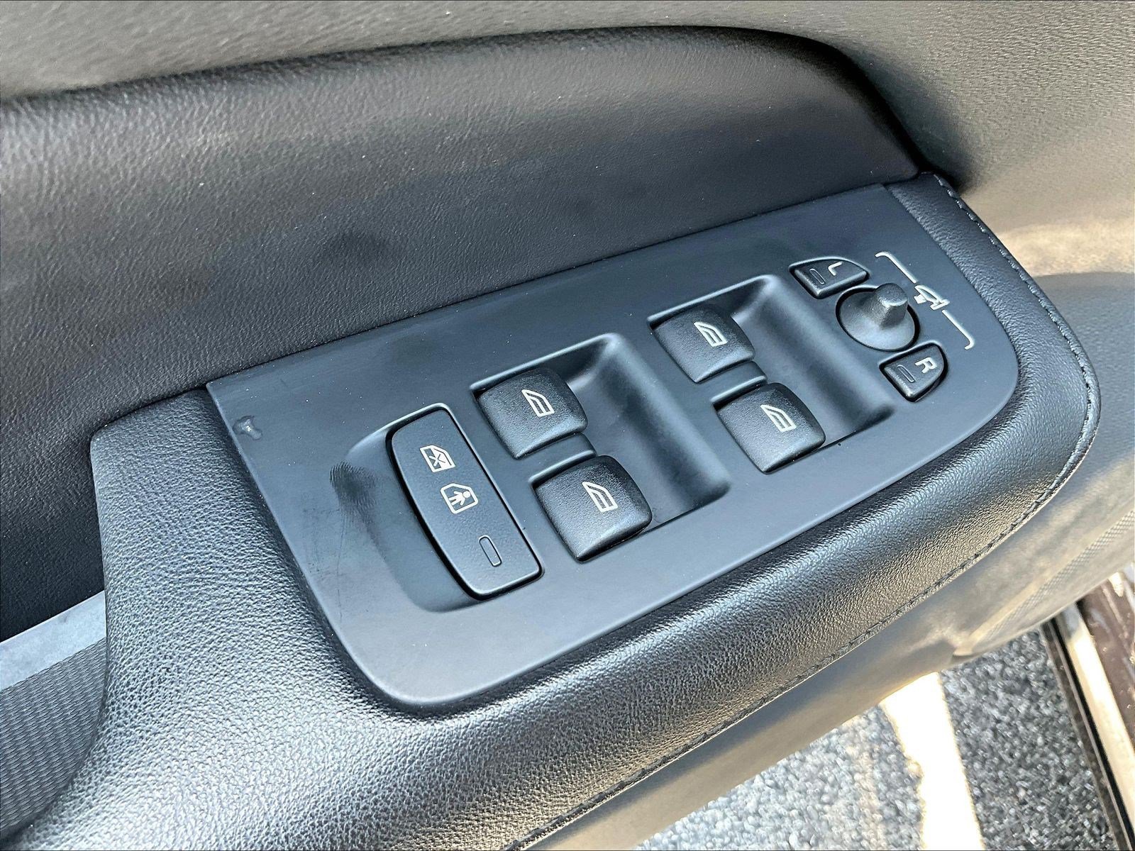 Used 2023 Volvo S60 B5 Plus AWD/4WD image 36