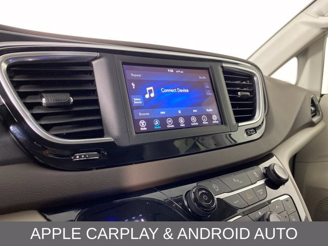 Used 2020 Chrysler Pacifica Touring w/ Cold Weather Group FWD image 4
