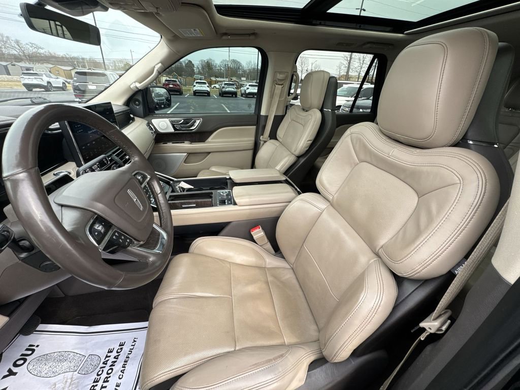 Used 2022 Lincoln Navigator Reserve image 11
