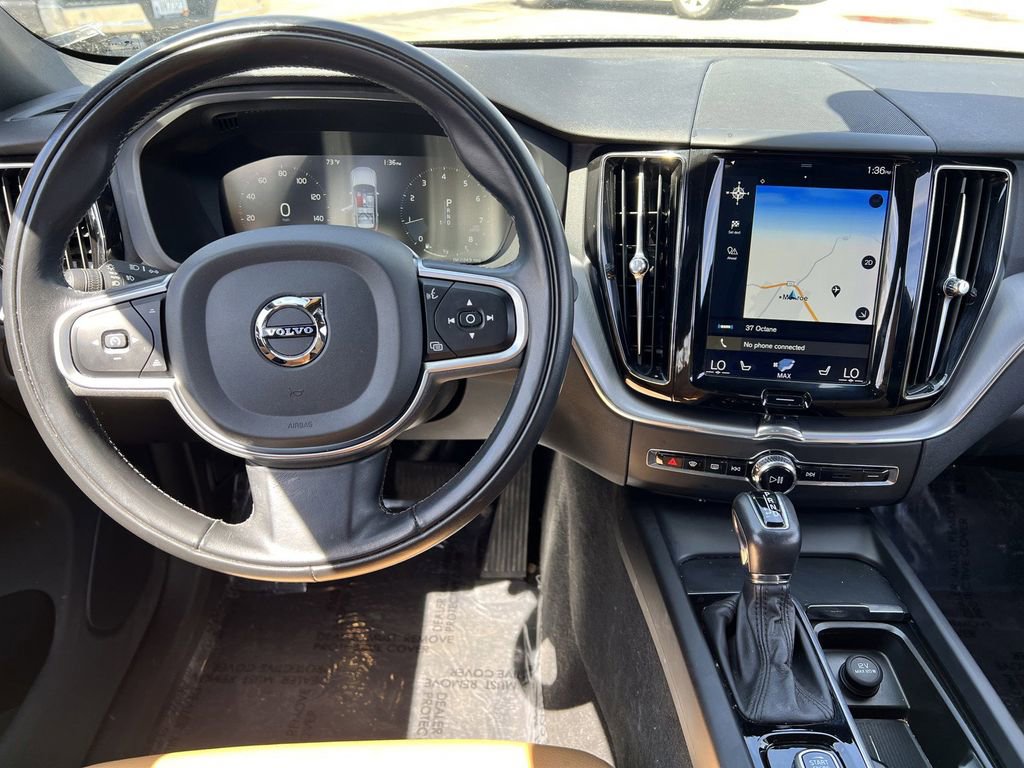 Used 2020 Volvo XC60 T5 Momentum w/ Protection Package Premier image 9