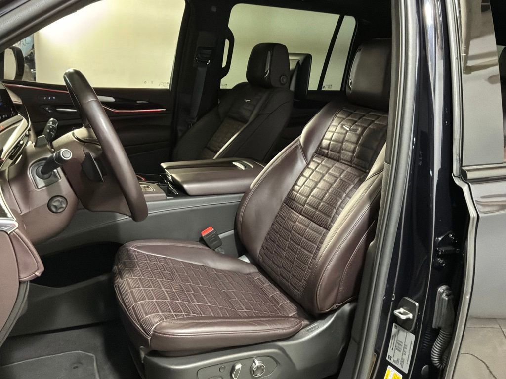 Used 2024 Cadillac Escalade ESV Sport Platinum w/ LPO, ONYX Package AWD/4WD image 7
