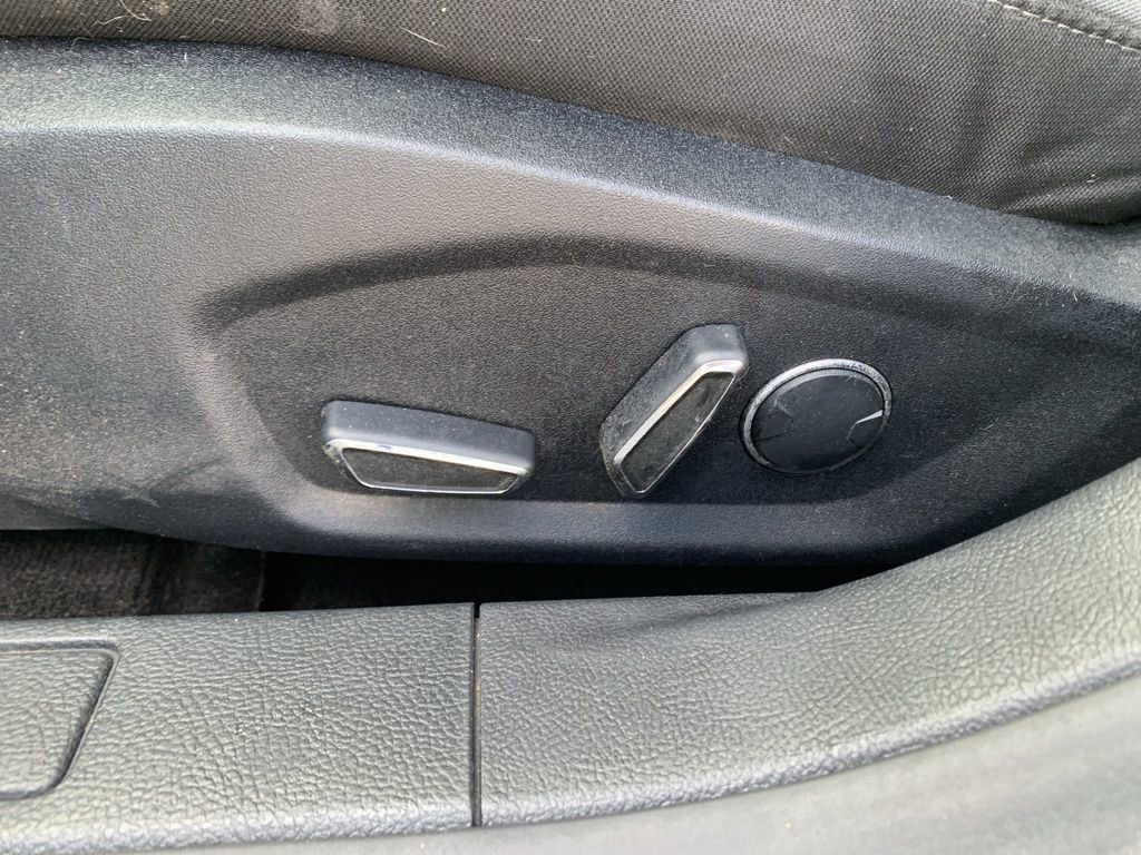 Used 2018 Ford Fusion SE w/ Fusion SE Technology Package image 15