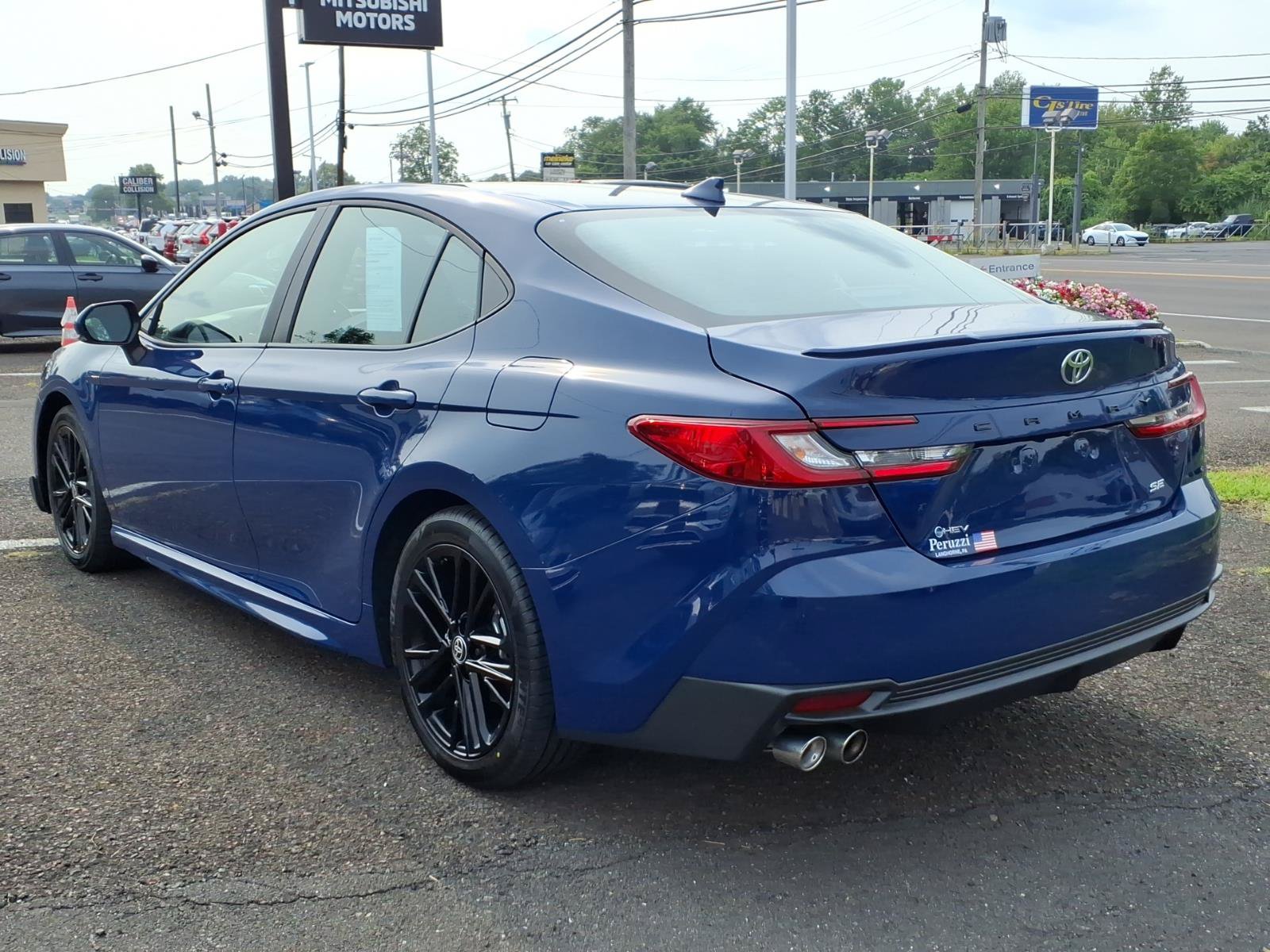 Used 2025 Toyota Camry SE FWD image 6