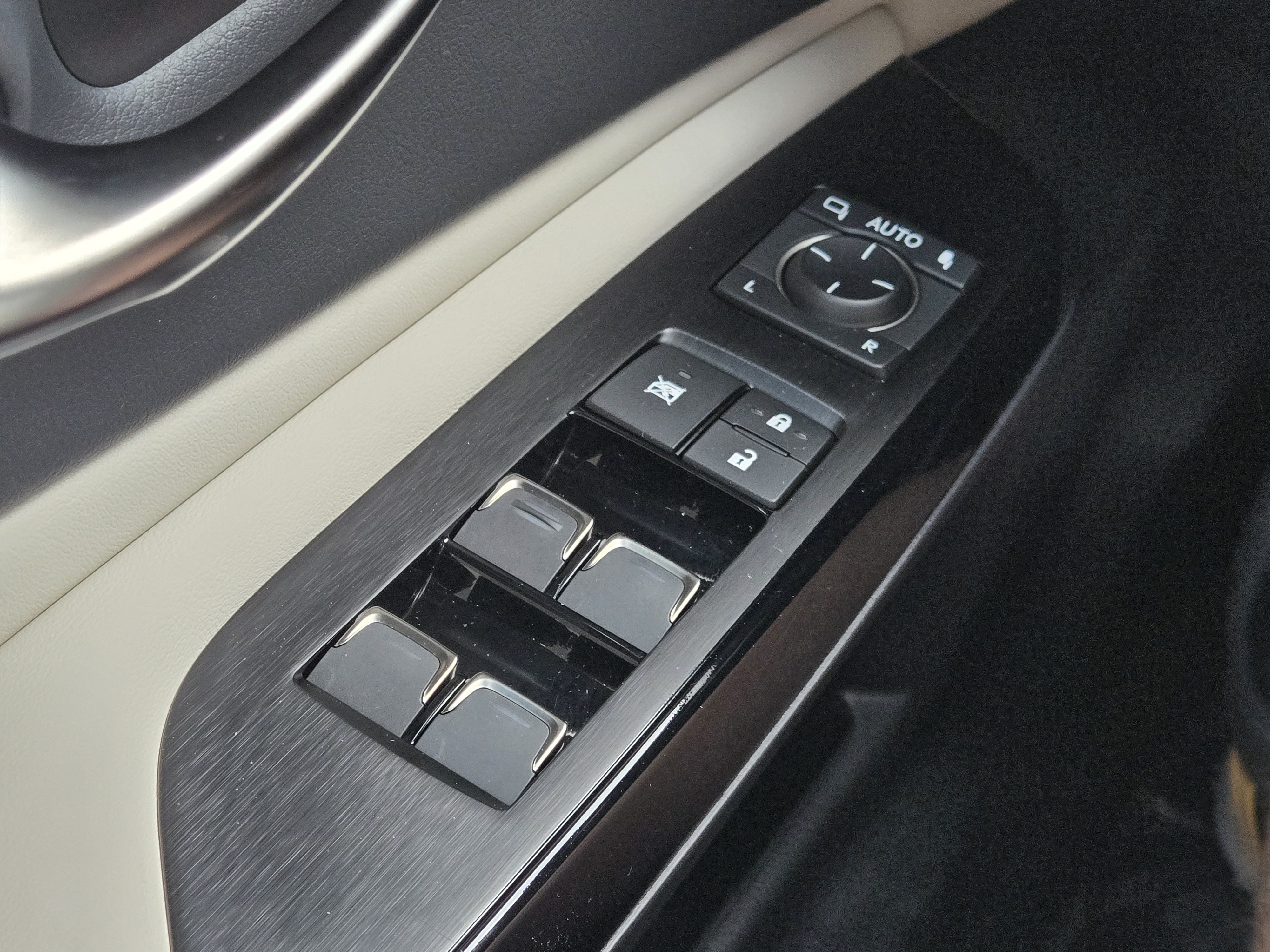 Used 2025 Lexus ES 350 w/ Premium Package FWD image 13