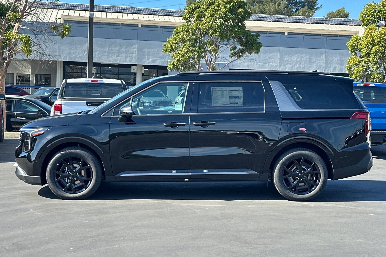 New 2027 Kia Carnival SX FWD image 7