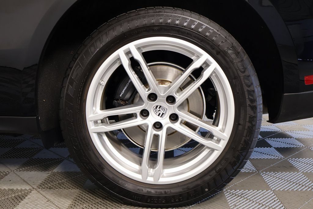 Used 2024 Porsche Macan AWD/4WD image 16
