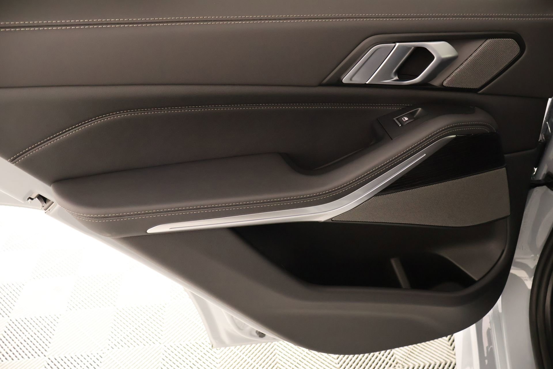 New 2026 BMW X5 xDrive40i w/ M Sport Package AWD/4WD image 18