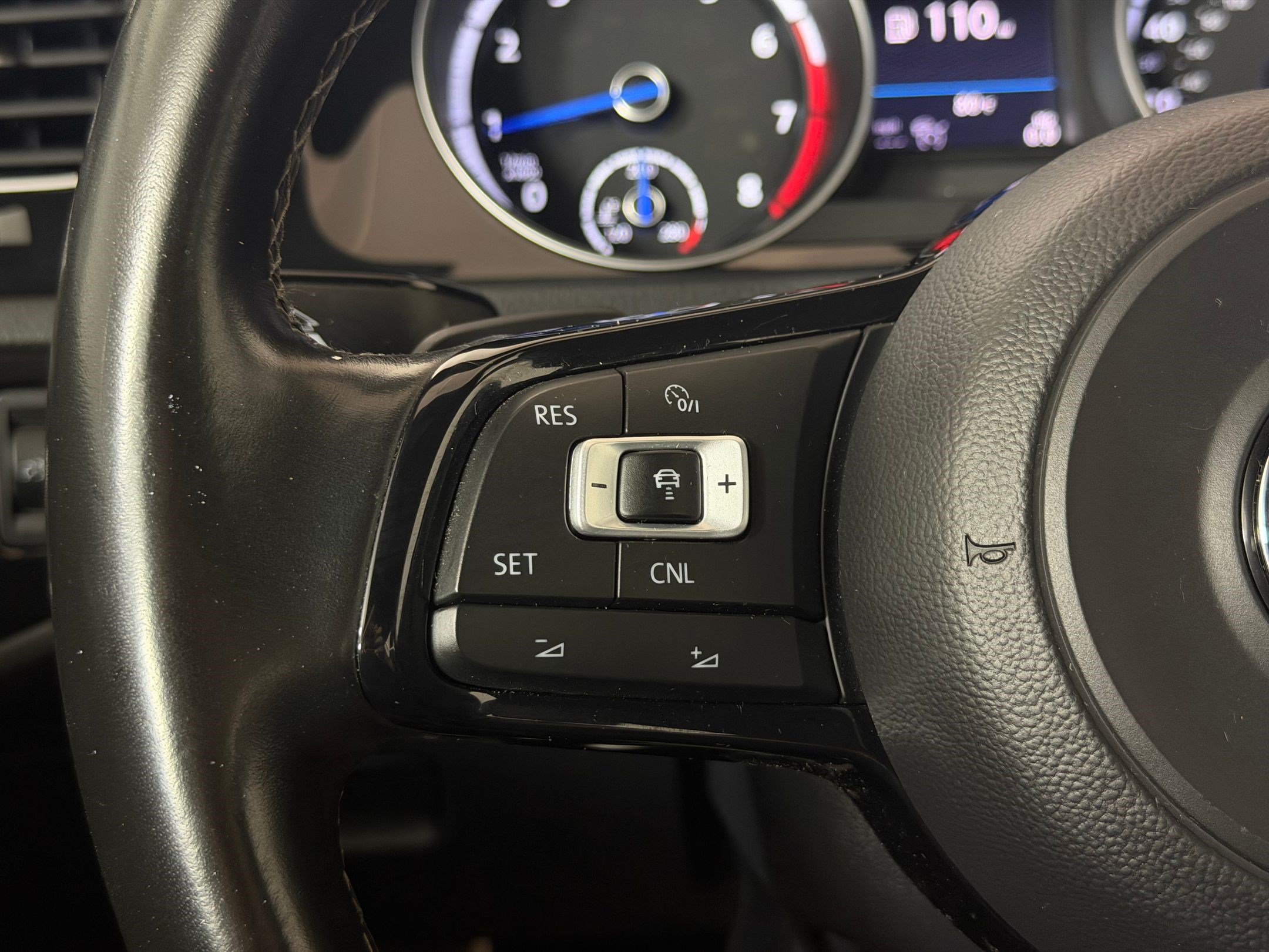 Used 2017 Volkswagen Golf R 4-Door AWD/4WD image 15