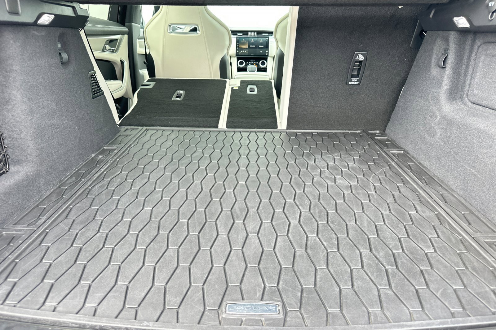 Used 2025 Jaguar F-PACE R-Dynamic S image 16