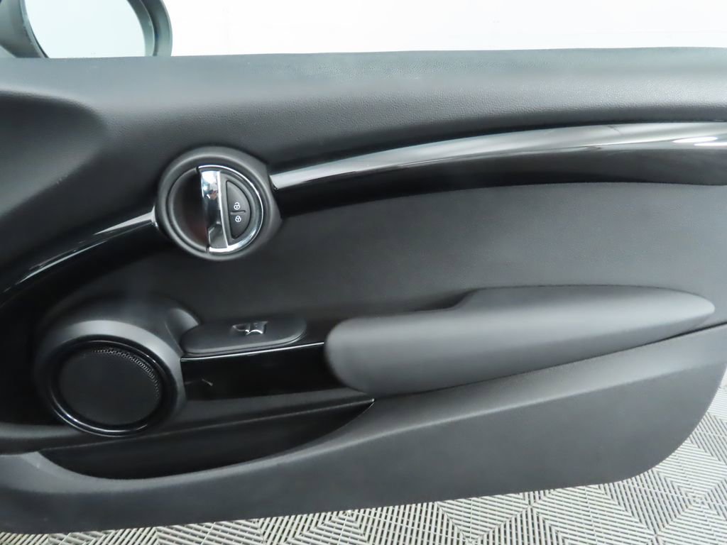 Used 2019 MINI Cooper S w/ Signature Upholstery Package image 25