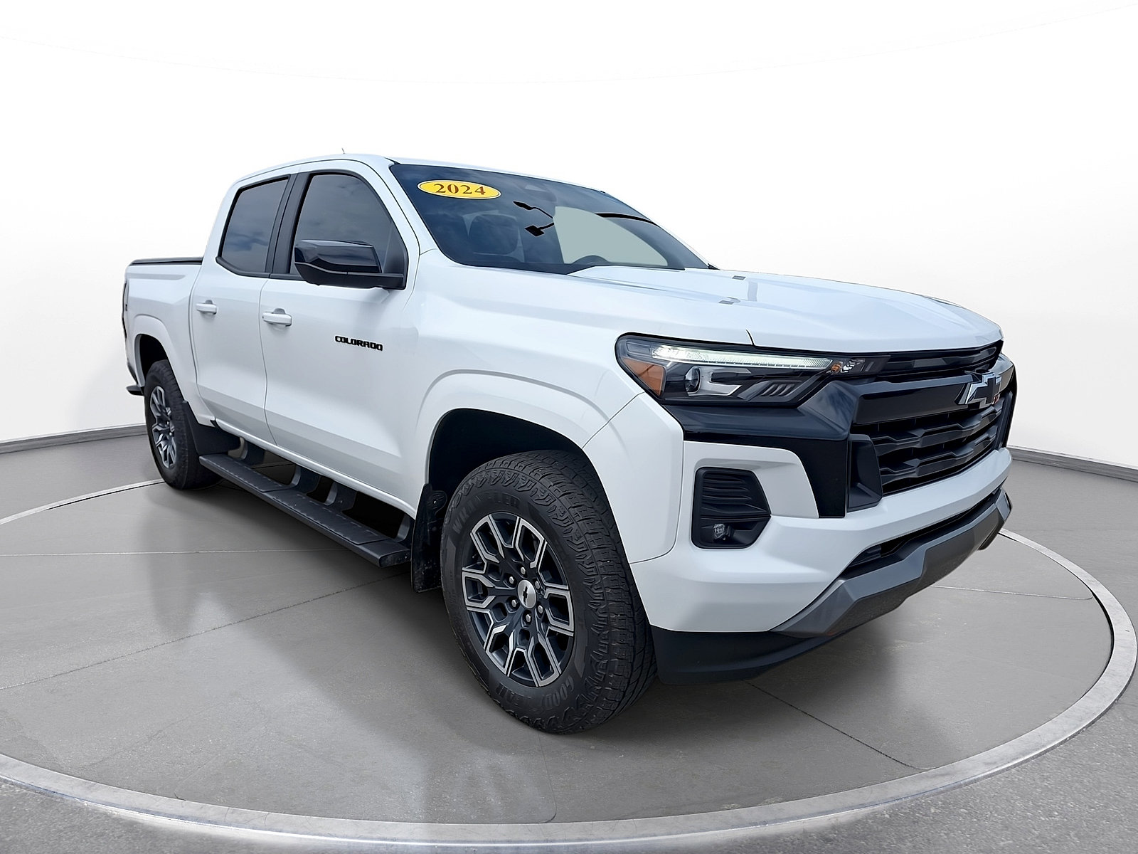 Used 2024 Chevrolet Colorado Z71 w/ Z71 Convenience Package 2