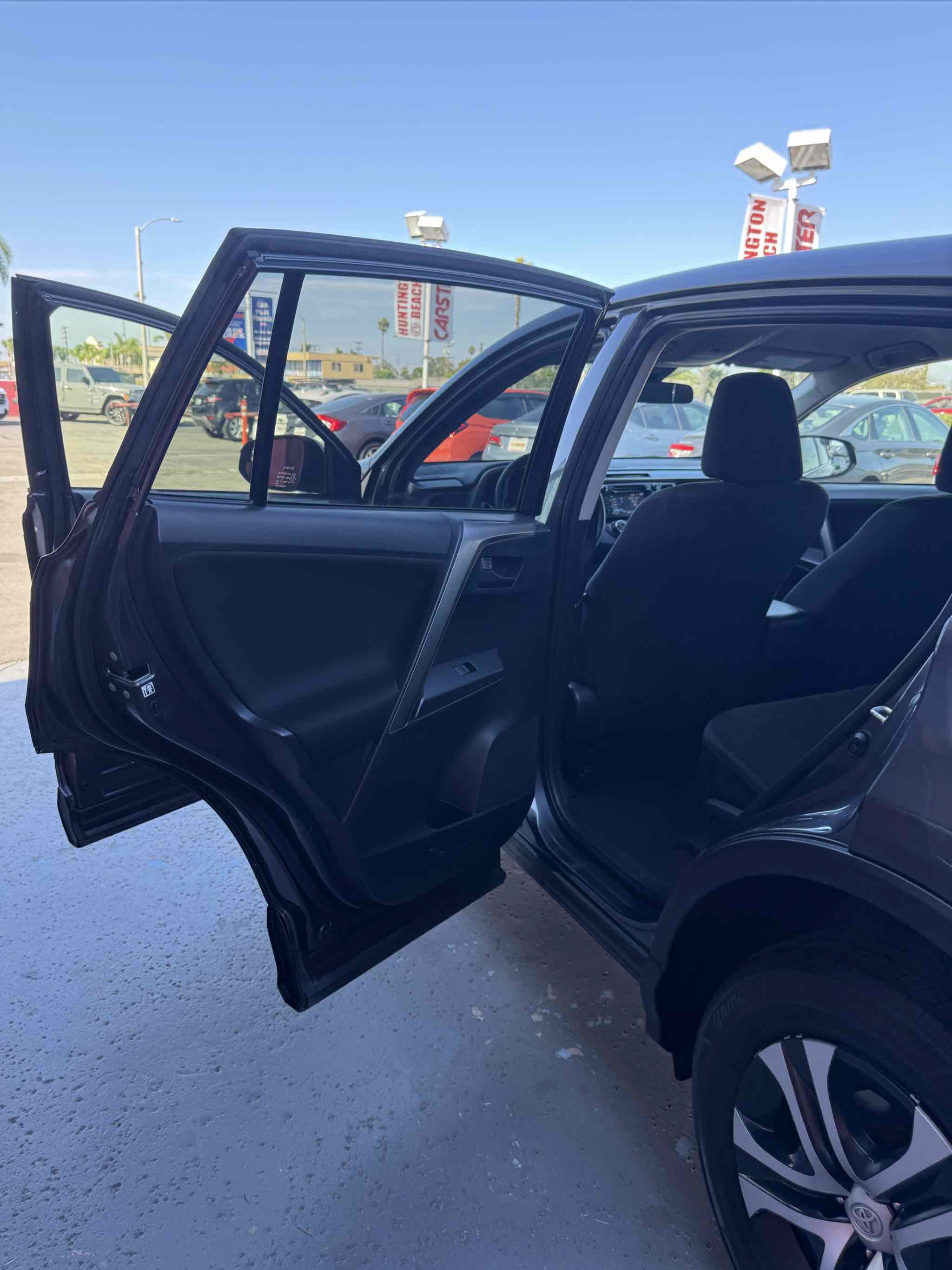 Used 2018 Toyota RAV4 LE w/ All Weather Liner Package FWD image 74