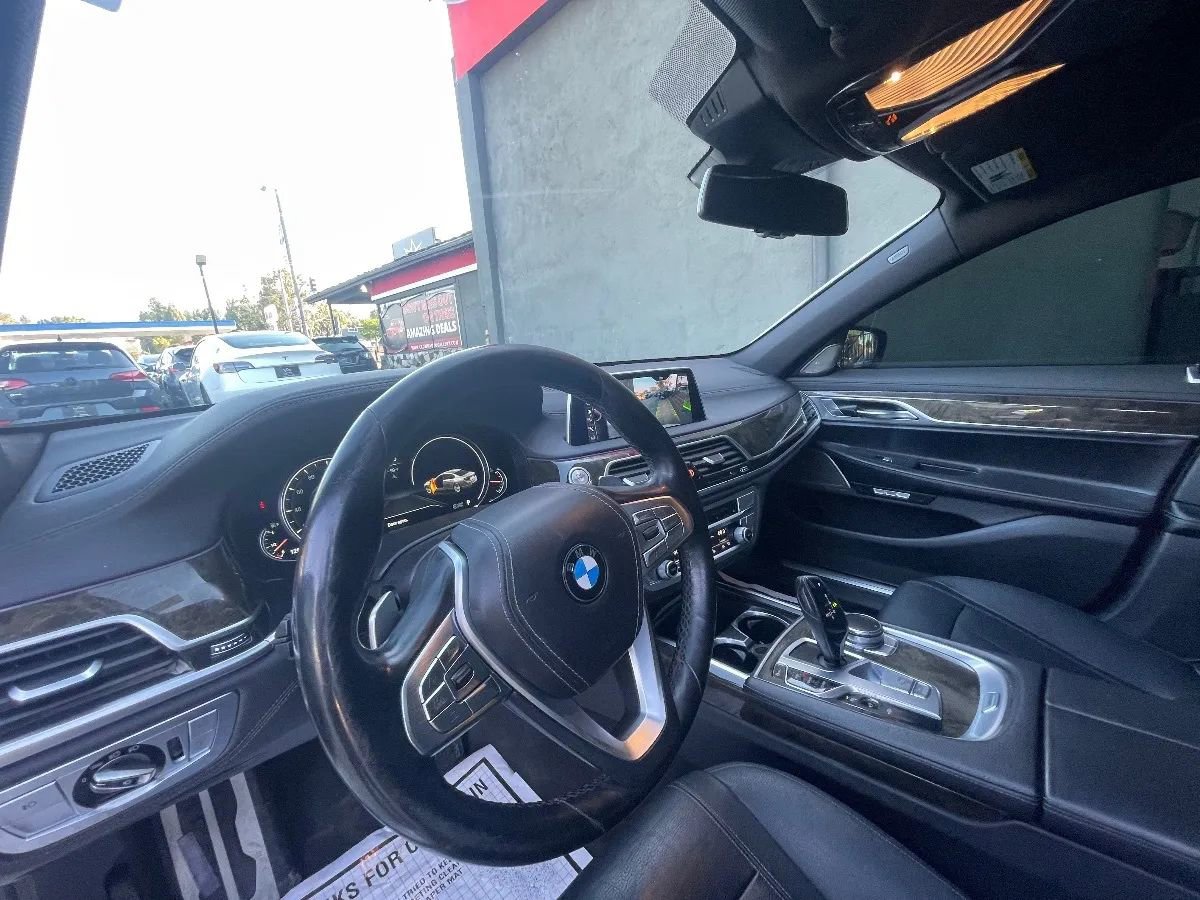 Used 2016 BMW 740i RWD image 9