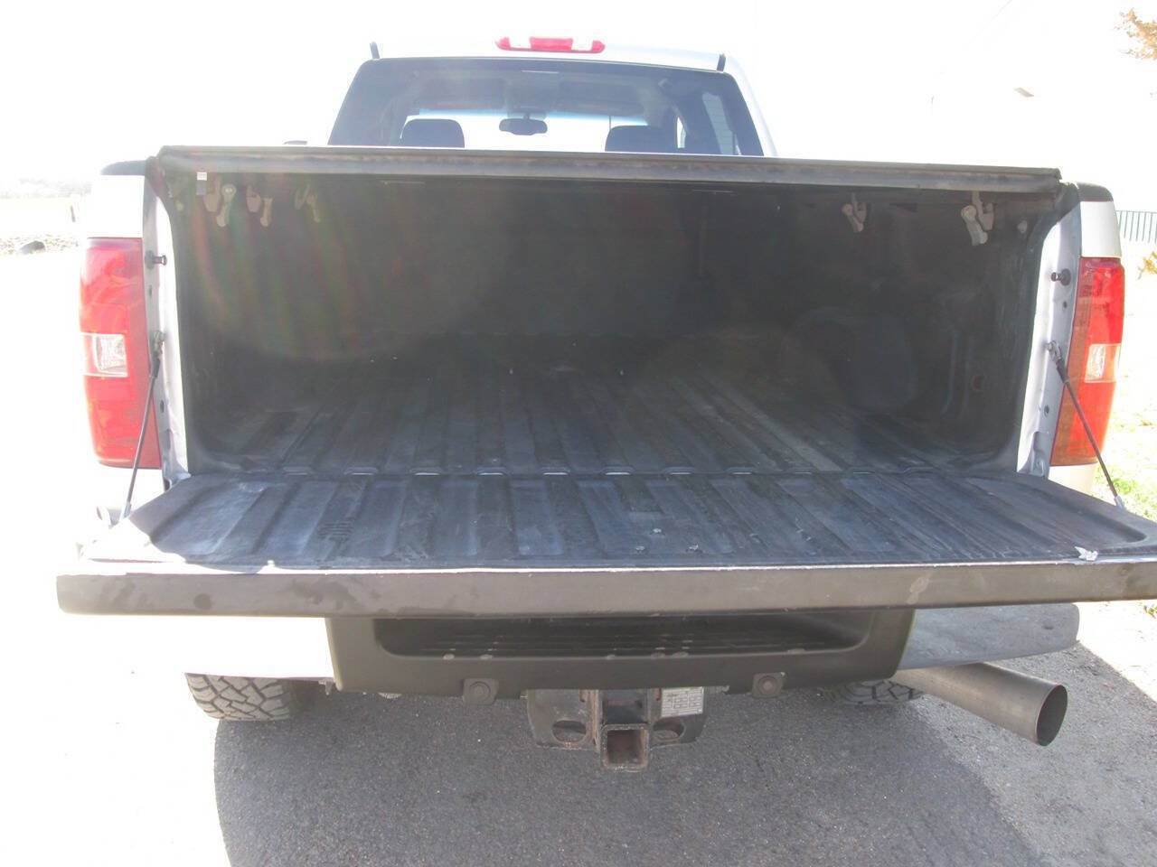 Used 2011 Chevrolet Silverado 2500 LT w/ Interior Plus Package AWD/4WD image 9