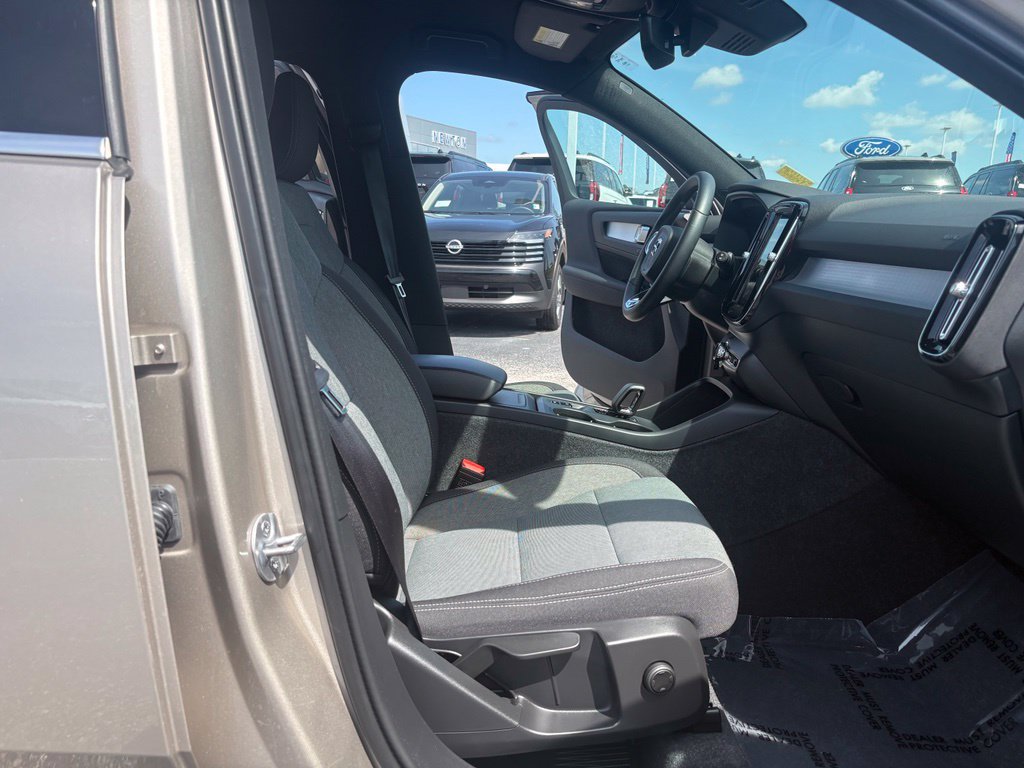 Used 2024 Volvo XC40 B5 Core AWD/4WD image 34