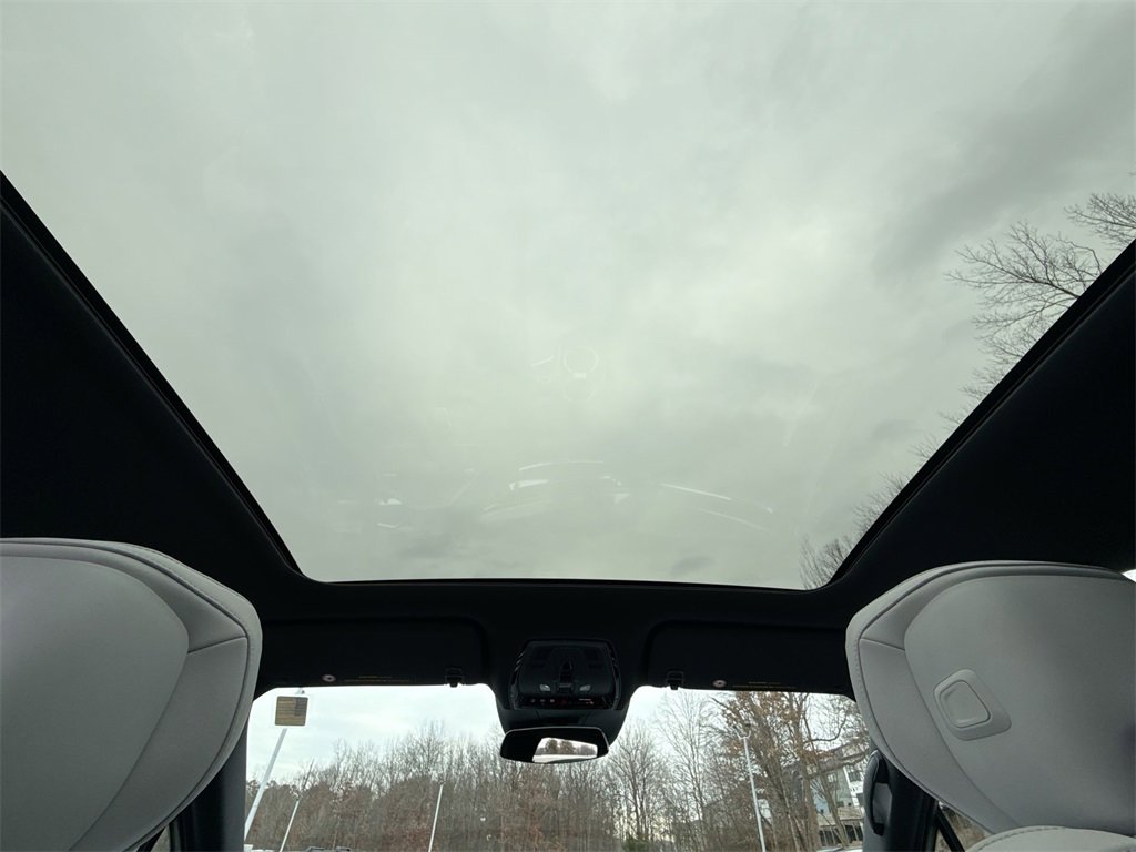 Used 2024 Cadillac Lyriq Luxury image 16