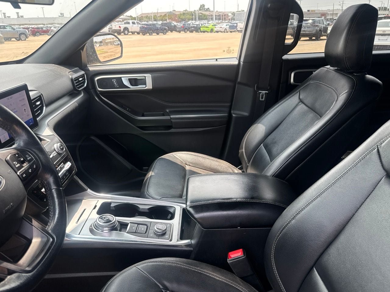 Used 2020 Ford Explorer XLT w/ Equipment Group 202A AWD/4WD image 45