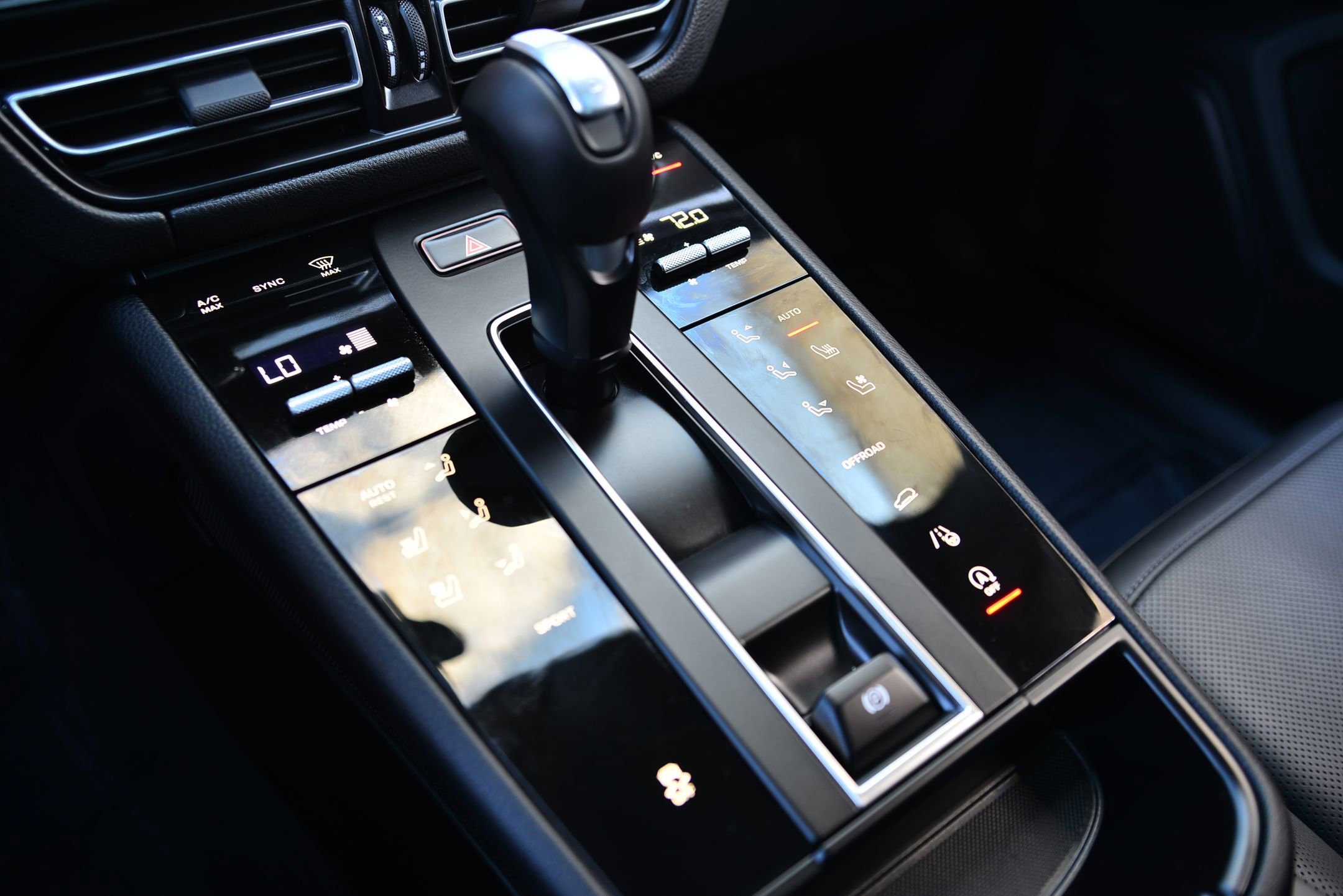 Certified 2025 Porsche Macan image 31